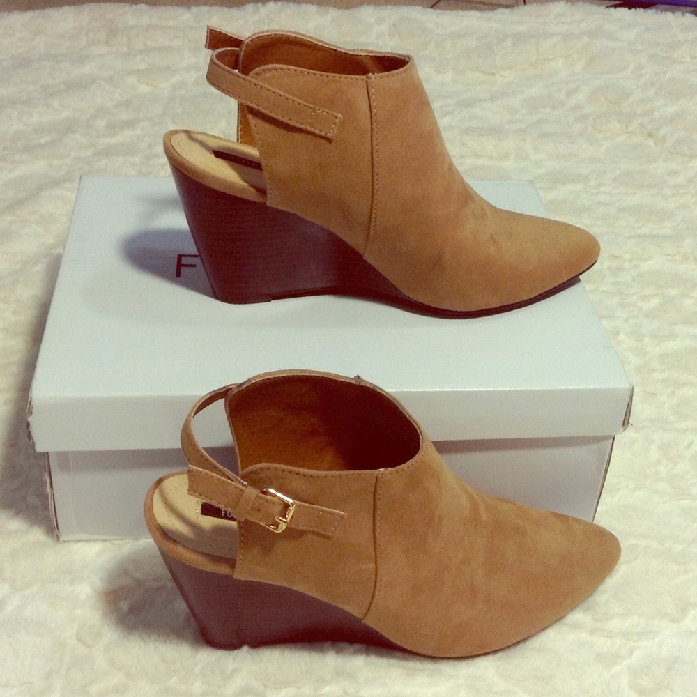 Forever 21 tan wedge ankle booties size 7.5